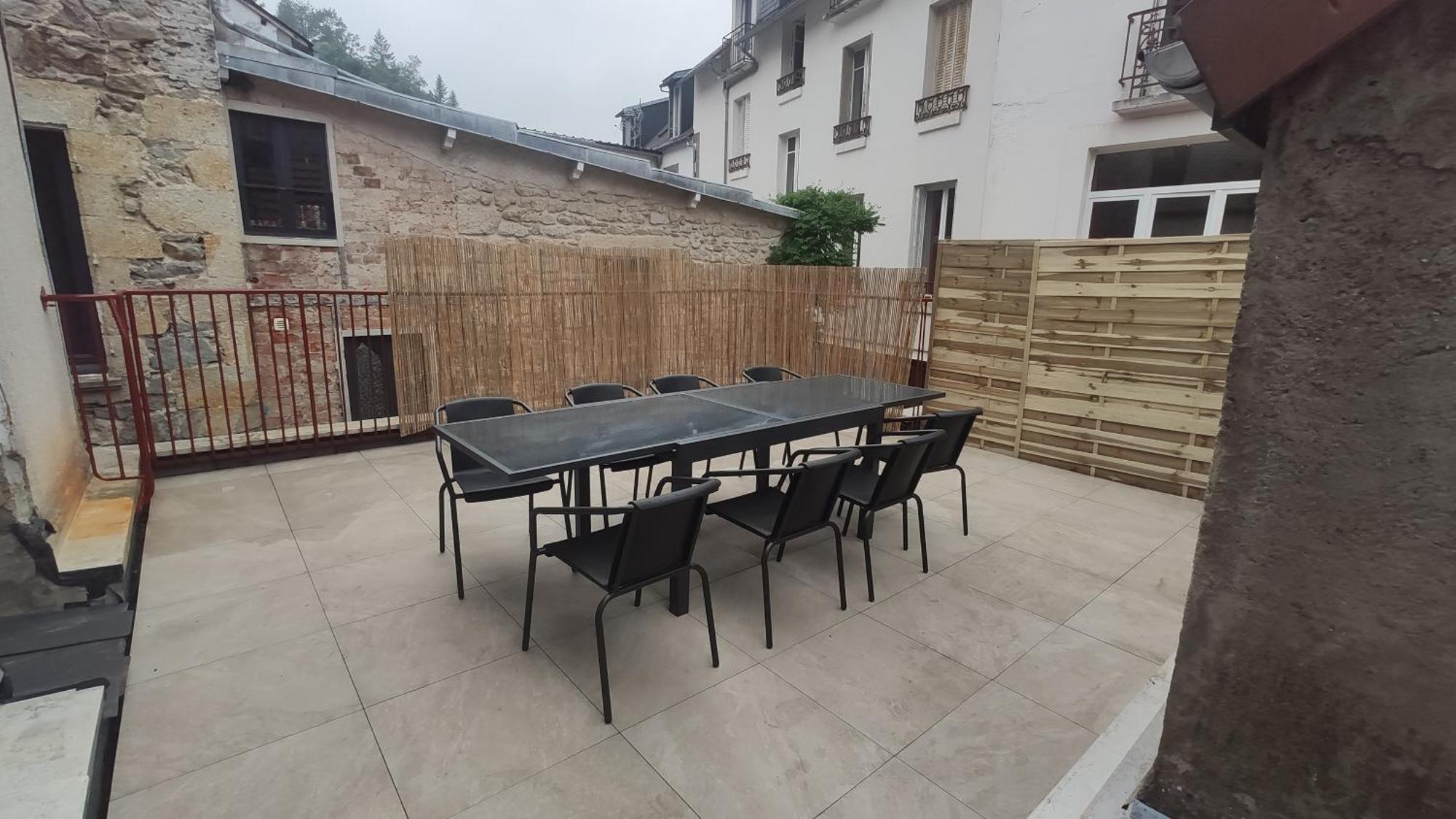 Maison Face A La Dordogne Avec Terrasse Lägenhet La Bourboule Exteriör bild